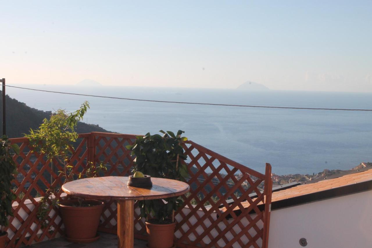 Antico Casale Bed & Breakfast Gioiosa Marea Exterior foto