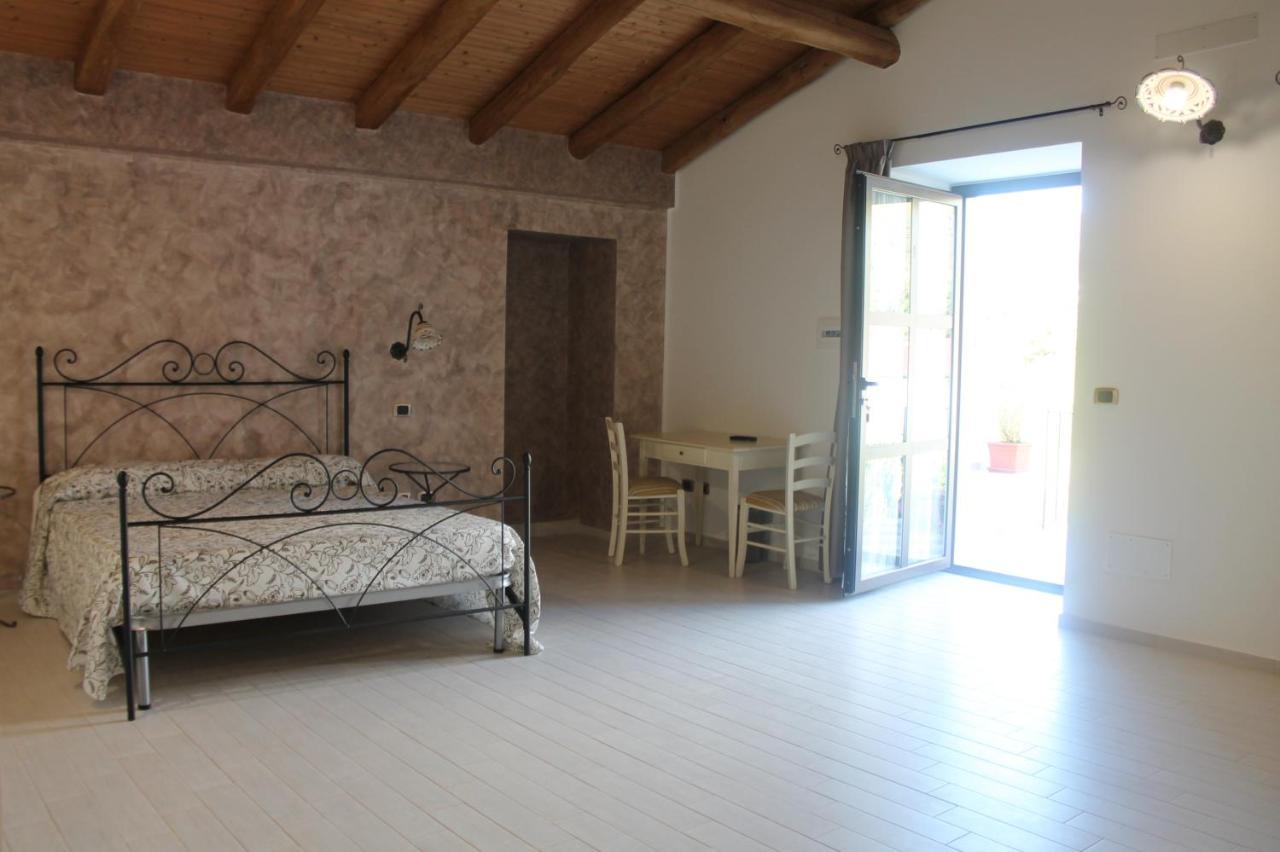 Antico Casale Bed & Breakfast Gioiosa Marea Exterior foto