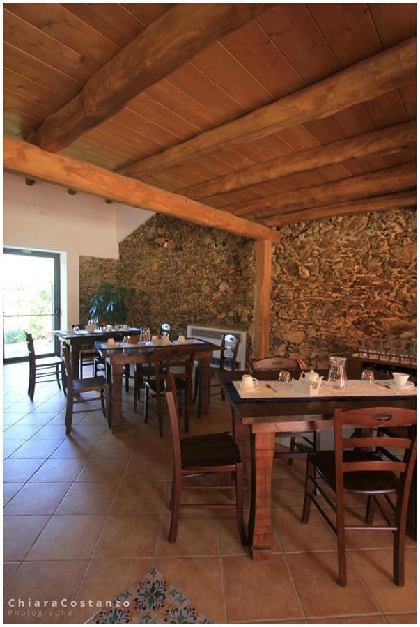 Antico Casale Bed & Breakfast Gioiosa Marea Exterior foto